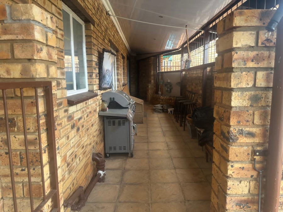 3 Bedroom Property for Sale in Safari Gardens North West
